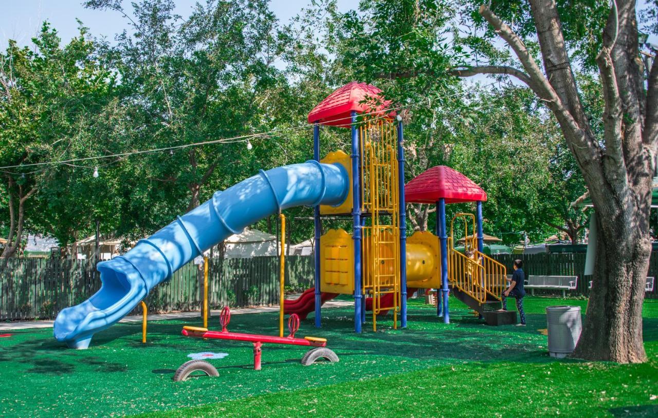 בלום ווילג' - קייקי כפר בלום Hotel Buitenkant foto